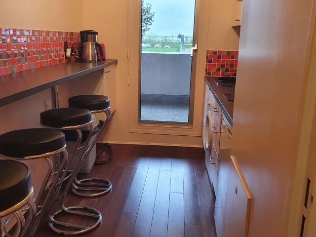 Charming and modern flat near school, RER and lines 1 and 8and un, Paris Amsterdam Apartments for Rent