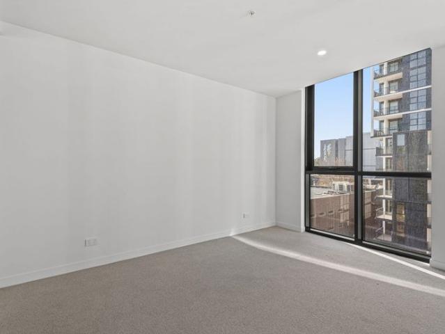 Charming and Modern 1 Bedroom Apartment in Prime North Melbourne Location!