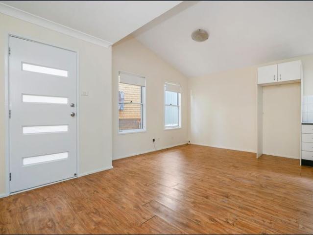 Charming and Spacious 2 Bedroom Granny Flat