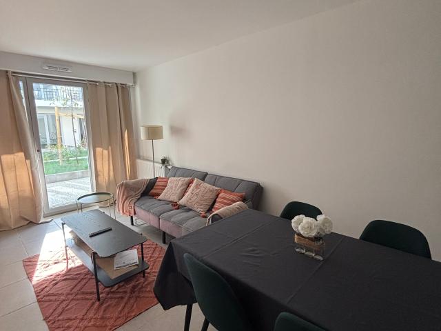 Charming and spacious flat parking included