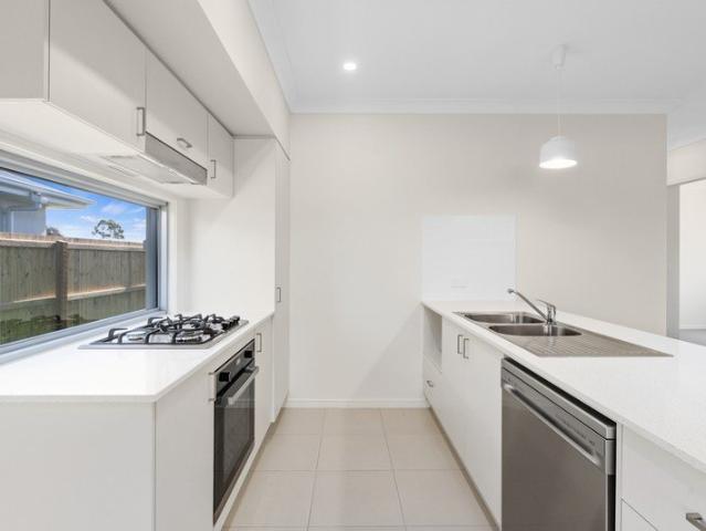 Charming and Spacious Retreat in Meringandan West Community