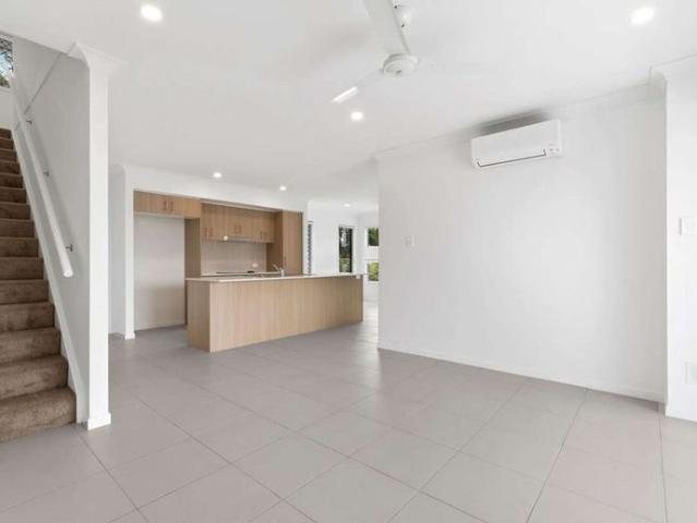 Charming and Spacious Townhouse!