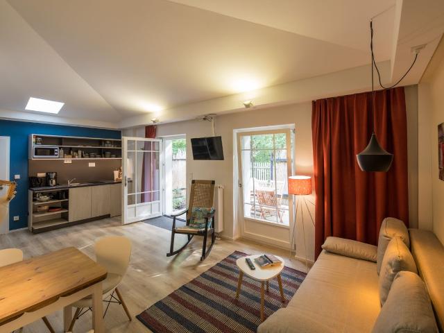 Charming and perfect suite in Dresden, Dresden Amsterdam Apartments for Rent