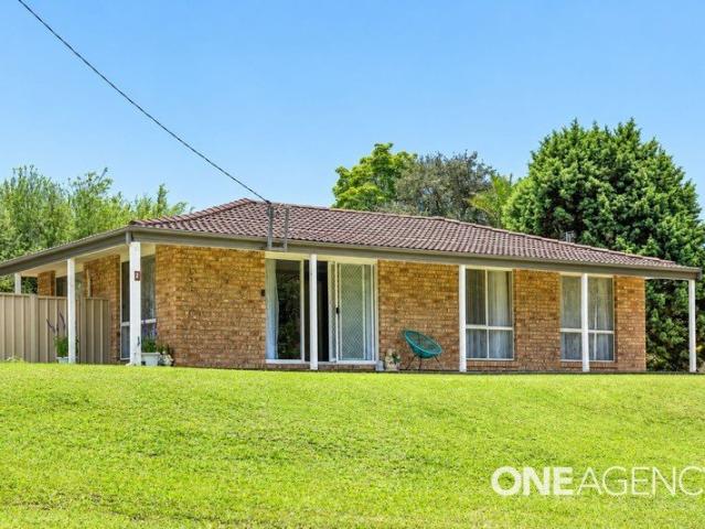 CHARMING AND WELL MAINTAINED FAMILY LIVING IN CENTRAL ULLADULLA