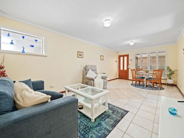 charming and well maintained 2 bedroom duplex