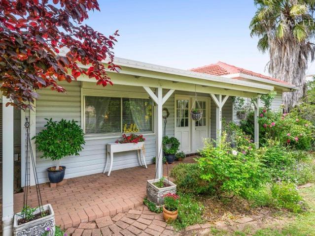 Charming and Versatile Living in the Heart of Kooringal
