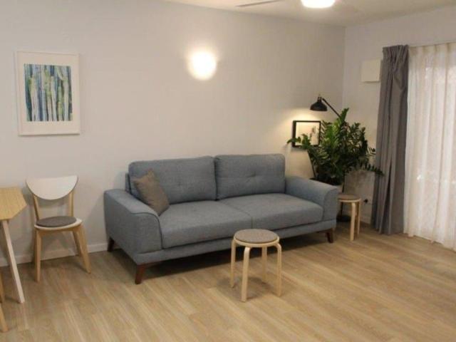 CHARMING APARTMENT IN SMALL COMPLEX
