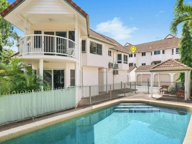 CHARMING APARTMENT IN SMALL COMPLEX