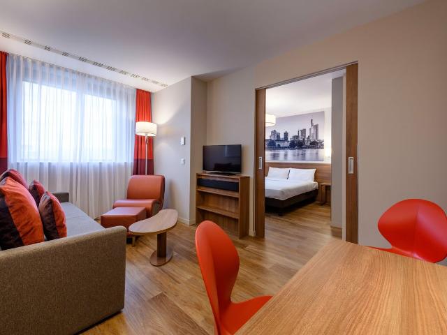Charming apartment in quiet street, Frankfurt Amsterdam Apartments for Rent