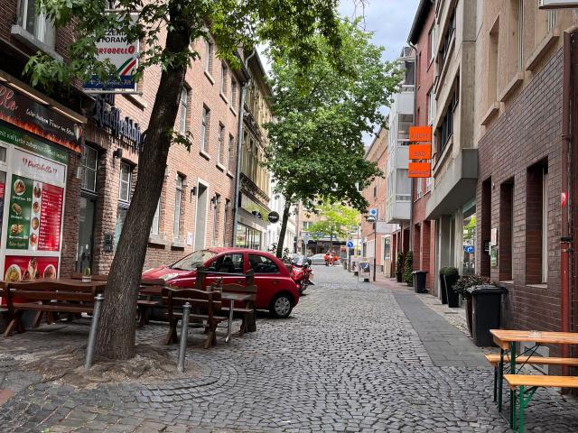 Charming apartment in the heart of Neuss, Neuss Amsterdam Apartments for Rent