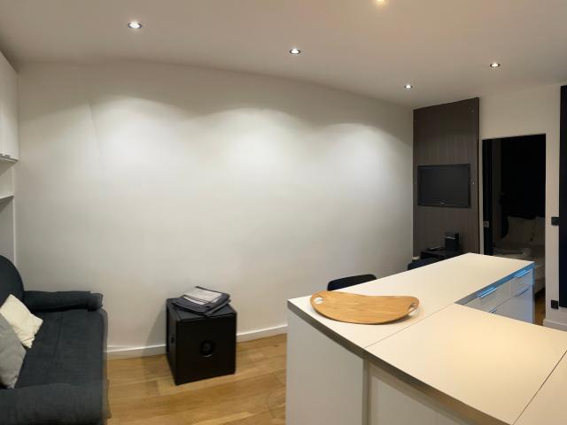 Charming apartment in the heart of Paris 1 bedroom & 1 living room Charming, stylish and close to the metro station