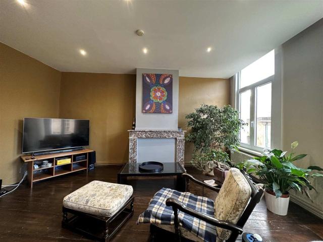 Charming apartment with view on Hendrik Conscienceplein