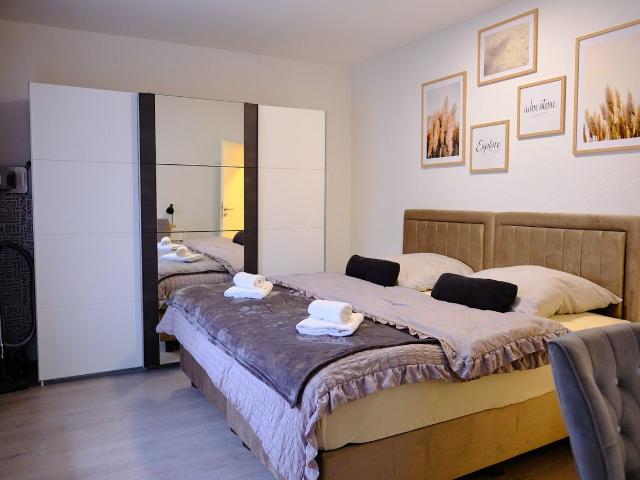 Charming apartment: XL terrace, kingsize bed. Your retreat for comfort & relaxation!, Mulheim an der Ruhr Amsterdam Apartments for Rent