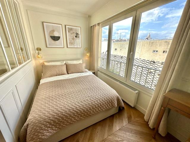 Charming appartement with stunning view of Sacré Coeur, Paris Amsterdam Apartments for Rent