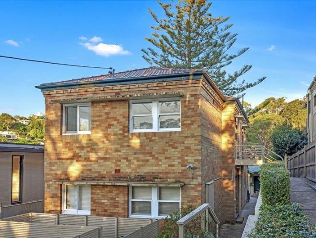 Charming Art Deco Apartment in a Prized Cremorne Setting