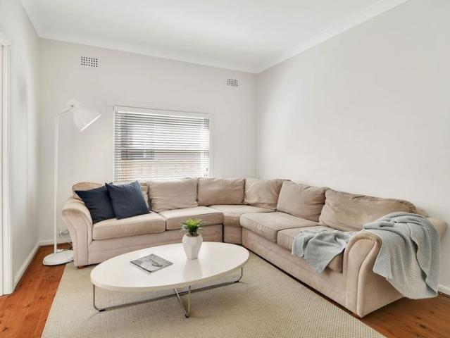 Charming Art Deco Apartment in a Prized Cremorne Setting
