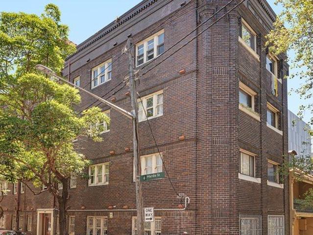 Charming Art Deco Apartment in Exciting Locale