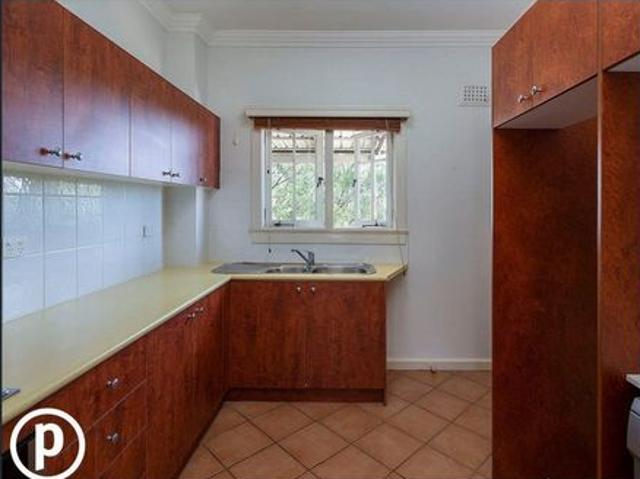 Charming Art Deco Apartment in the Heart of West End