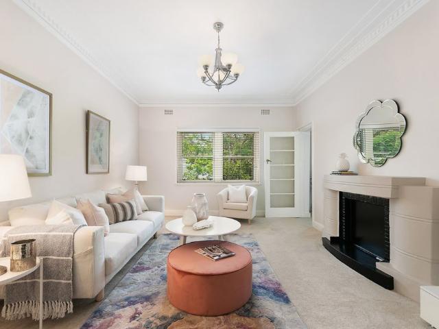 CHARMING ART DECO 2 BEDROOM PLUS STUDY APARTMENT