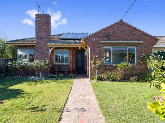 Charming Art Deco Family Home in McKinnon School Zone
