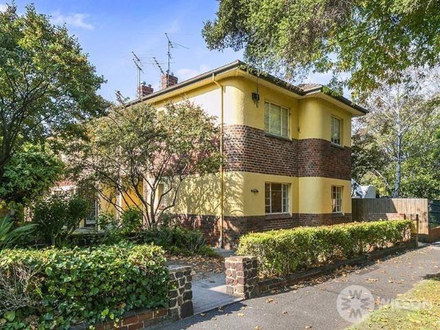 CHARMING ART DECO IN A PICTURESQUE STREET!