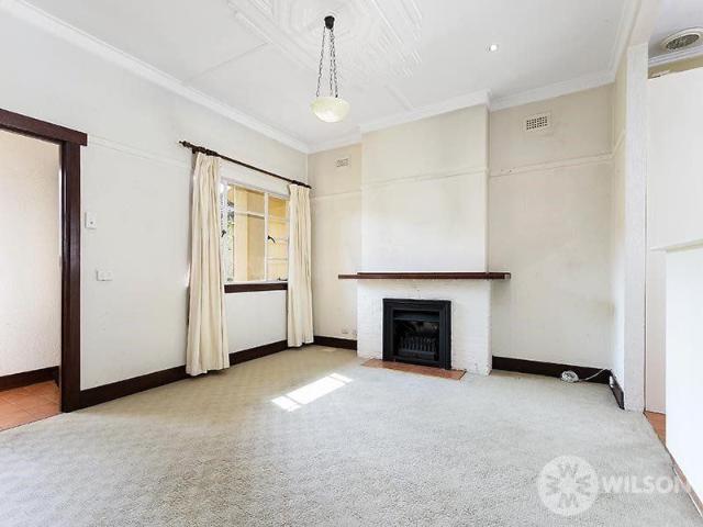 CHARMING ART DECO IN A PICTURESQUE STREET!