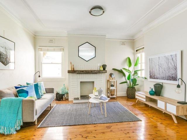 Charming Art Deco positioned on Manly's tightly held Western Hill