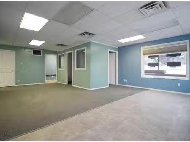 Deal! Avenue, Sylvan Lake, AB, T4S 1J9 commercial for lease.