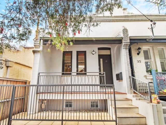 Charming Balmain Terrace in an Unbeatable Village Setting