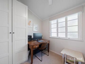 Charming Bardon Cottage with Covered Pool