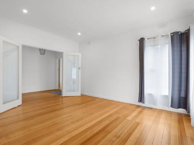 Charming Bayside Home for Lease – Spacious, Comfortable & Ideally Located