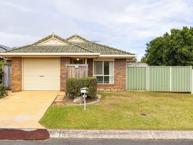 Charming Bayside home in quiet cul de sac