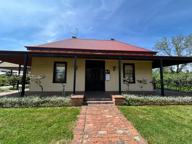 Charming Benalla Home with Pool & Character