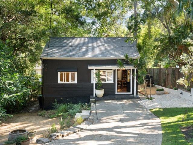 Charming Beach Cottage and Garden Studio in North Avalon