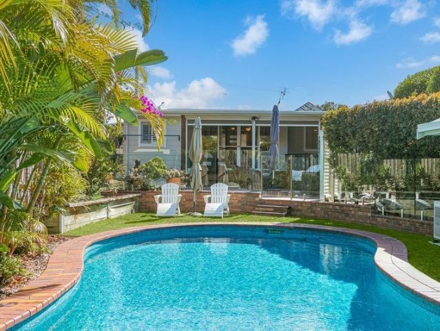 Charming Beach House Just Steps to Fingal Beach