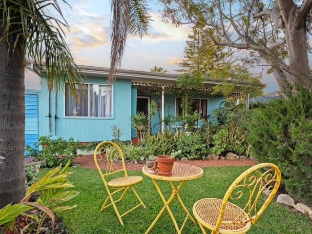 CHARMING BEACHSIDE COTTAGE PLUS MODERN LUXURY BUNGALOW