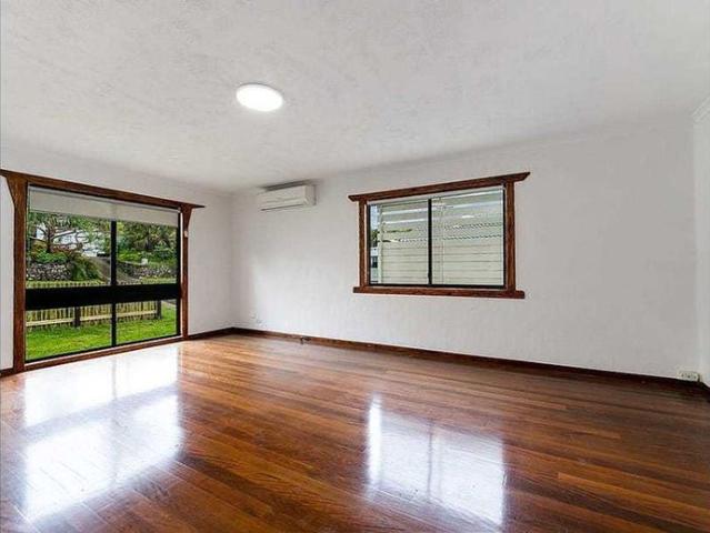 Charming Beachside Home in Alexandra Headland!