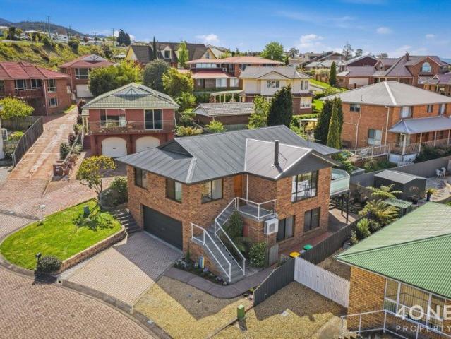 Charming Berriedale Home with Iconic Views