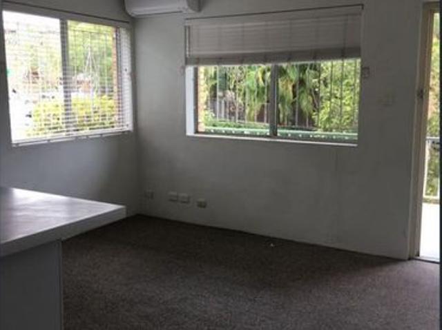 Charming Bowen Terrace Apartment in the Heart of New Farm!