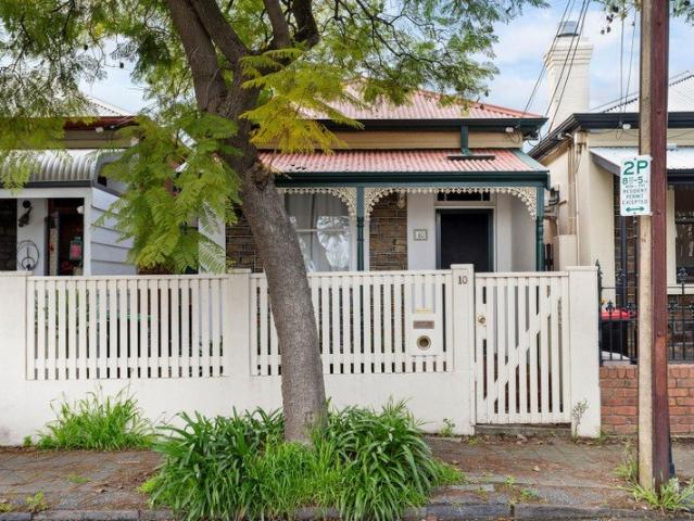 Charming Bluestone Cottage in Sought After Beulah Park