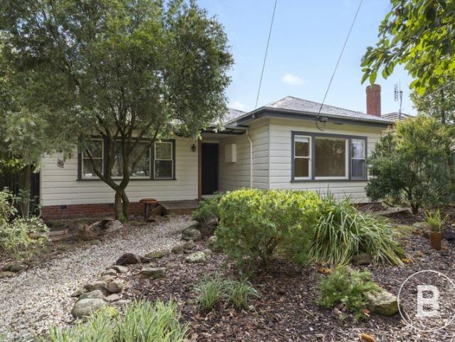 CHARMING BROWN HILL HOME WITH SPACE TO ENJOY