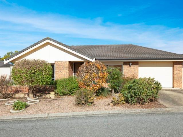 Charming Brick Unit in Great Area