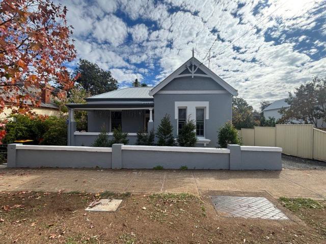 Charming Brick Cottage in Prime Tamworth Location