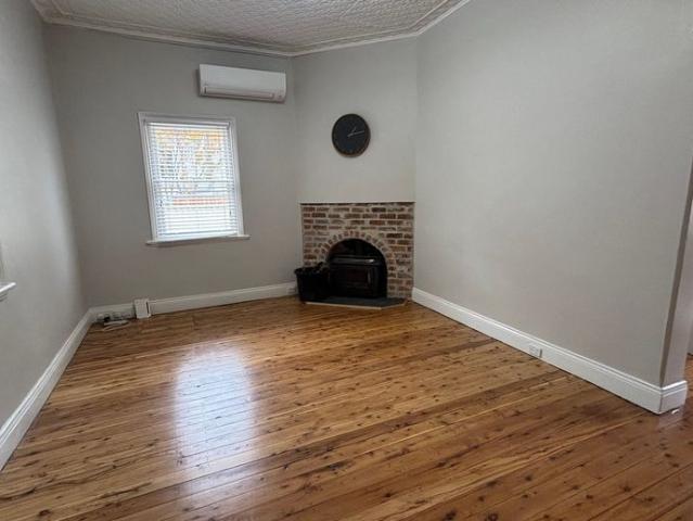 Charming Brick Cottage in Prime Tamworth Location