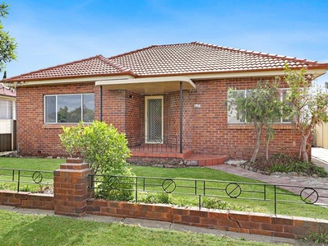 Charming brick home in prime Wollongong location!