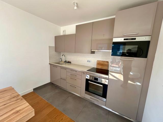 Charming, bright 1 bedroom apartment with balcony and lift near the metro, Paris Amsterdam Apartments for Rent