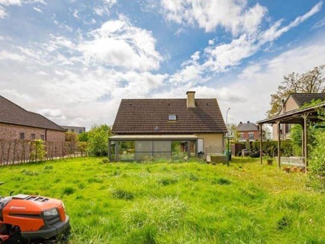 Charming bright villa for rent with 20a garden