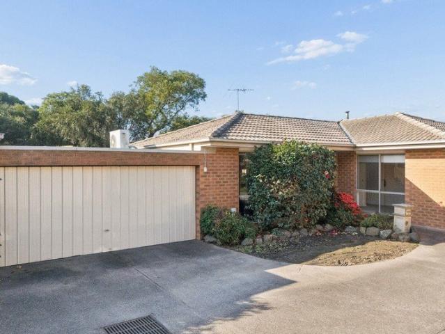 Charming Bundoora Unit in Prime Location
