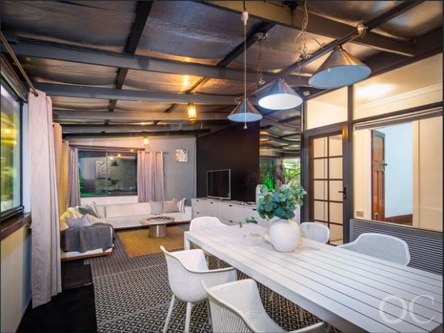 Charming c.1925 Freestone Fronted Character Bungalow with Pool & Spa