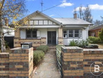 CHARMING CALIFORNIAN BUNGALOW WITH MODERN UPDATES, OUTDOOR ENTERTAINING & SEPARATE GARAGE/SHED